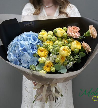 Bouquet with blue hydrangea, ''Peace'' photo 394x433